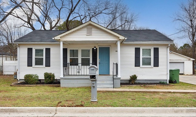 Redstone Arsenal House | 2 Bedroom Bungalow with Office