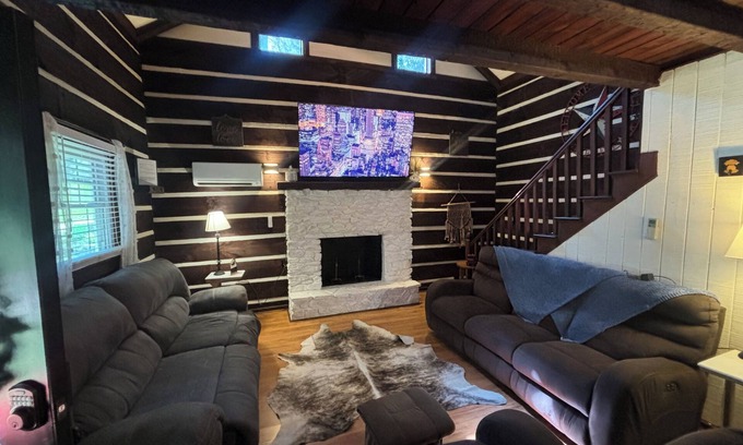 Arlington Cabin | 2-bedroom cabin located in the foothills of N.Wilkesboro & 8-mins to Speedway!