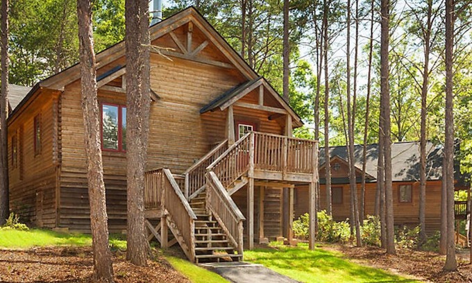 Gordonsville Cabin | 2 Bedroom Cabin in the heart of the Shenandoah Valley Hot tub and Pool