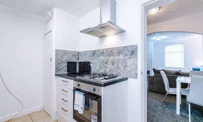 St Helens Apartment | 2 Bedroom | Central location