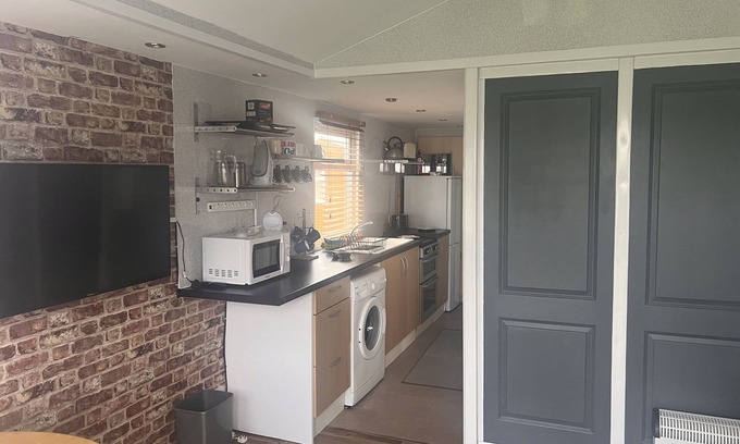 Warden Ski Chalet | 2 Bedroom Chalet Isle of sheppey Holiday Village