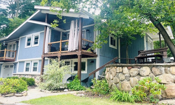 Naples Ski Chalet | 2 bedroom Chalet near Main St - the perfect couples retreat!