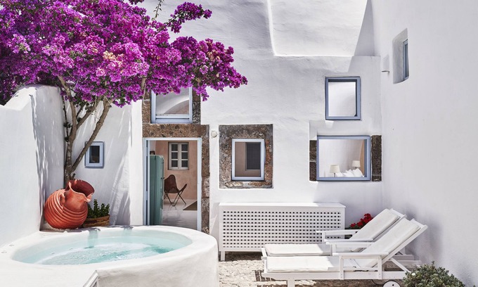 Megalochori House | 2 bedroom charming villa with hot tub in Megalochori , local architecture gem