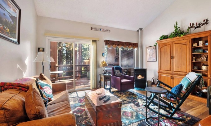 Incline Village Condo | 2 Bedroom close to Diamond Peak (AT19)