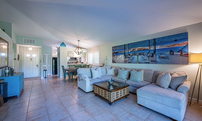Palm Beach Gardens Cottage | 2-bedroom cottage just a 14-minute walk to PGA National