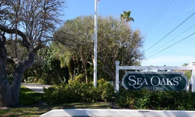 Wabasso Beach Condo | 2 Bedroom Condo 99380 by Houzlet