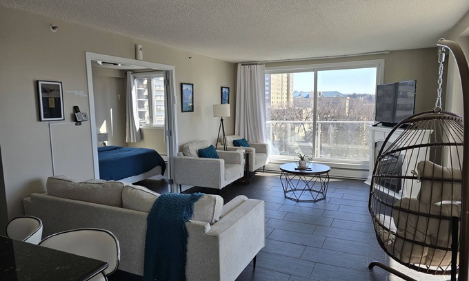 Saskatoon Downtown Condo | 2 Bedroom Condo, Close to River, Hospitals, University, Shopping- Free Parking
