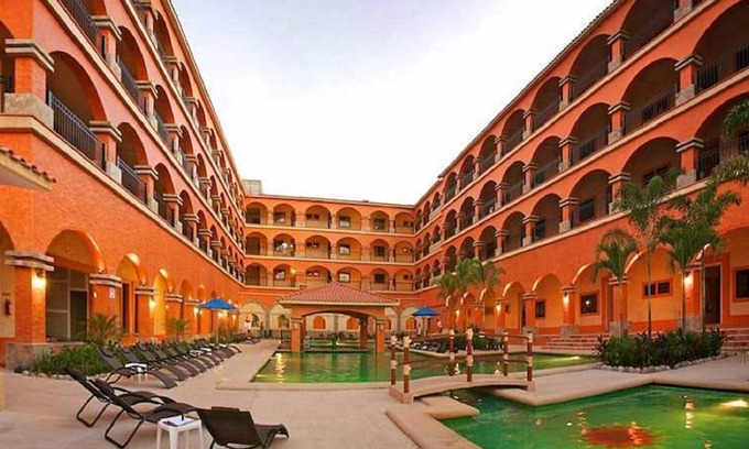 L Condo | 2 Bedroom Condo Close to Beach and Amenities