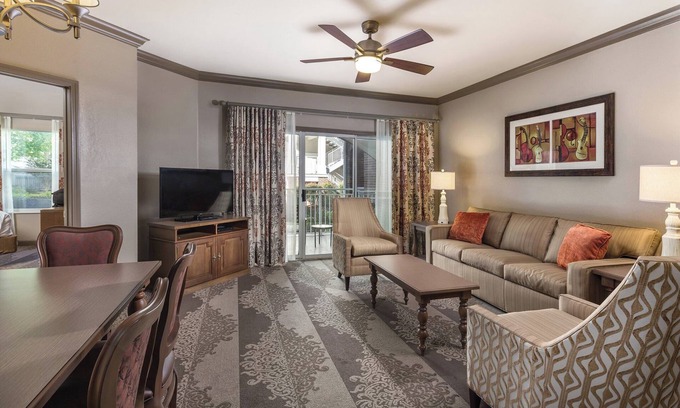 Pennington Bend Condo | 2 bedroom condo for CMA Fest! 1 mile from the Grand Old Opry!