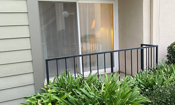 Valencia Condo | 2-bedroom condo in Santa Clarita with WiFi, AC.
