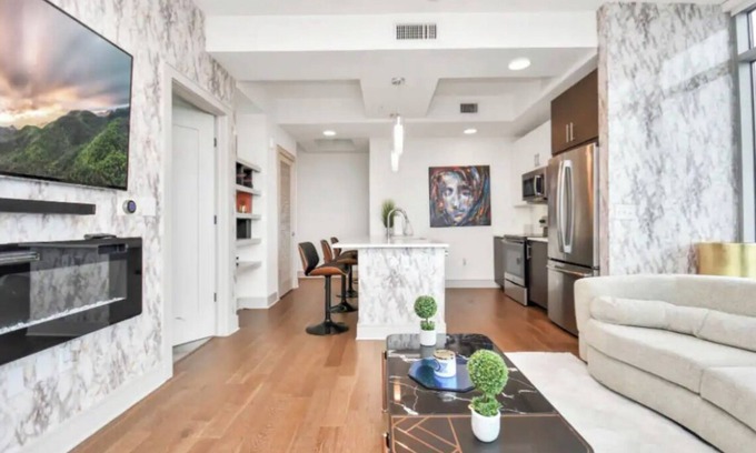 South Central Houston Condo | 2-bedroom condo in Heart of Texas Medical Center w/fitness, rooftop pool & more