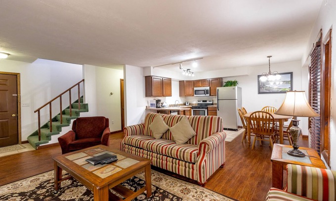 DuBois Condo | 2 Bedroom Condo in Lakeside Resort Community (1 King & 2 Queen Beds)