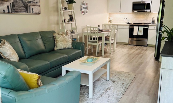 Gulf Breeze Condo | 2-bedroom condo in fabulous Gulf Breeze with WiFi, AC