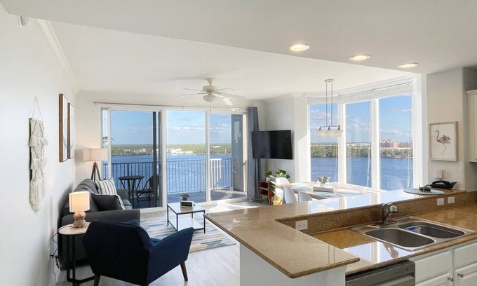 Florida Central Atlantic Coast Condo | 2-bedroom condo w/stunning lake and Disney views