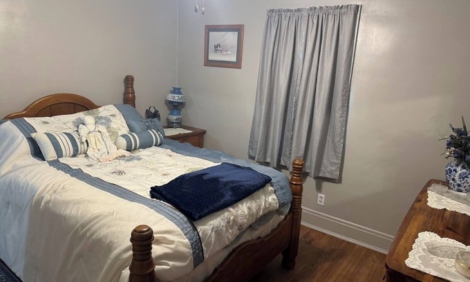 Ottumwa Apartment | 2-bedroom corporate apartment in delightful Ottumwa with AC, WiFi