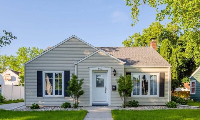 Appleton House | 2 Bedroom Corporate Bungalow