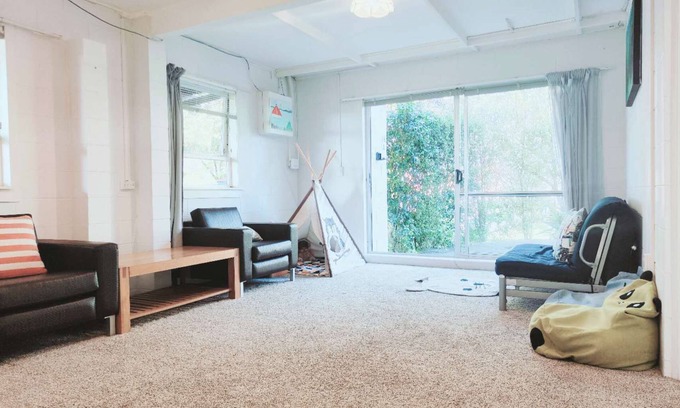 Glenfield House | 2 bedroom cosy guest house in North shore