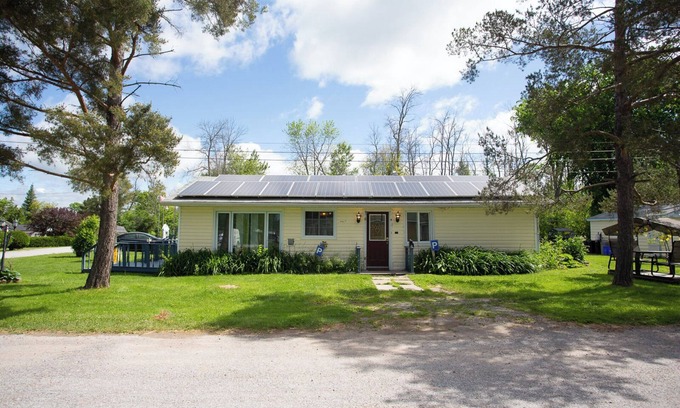 Kawartha Lakes House | 2-Bedroom Cottage Steps from Sandy Beach for fishing, boating, and Firepits