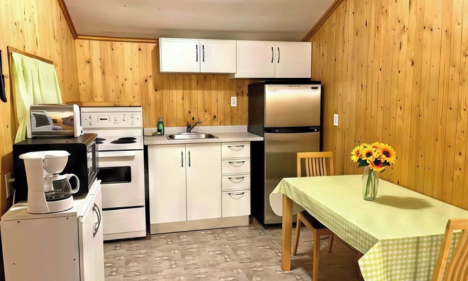 Bobcaygeon House | 2-Bedroom Cottage #9 - Ambleside