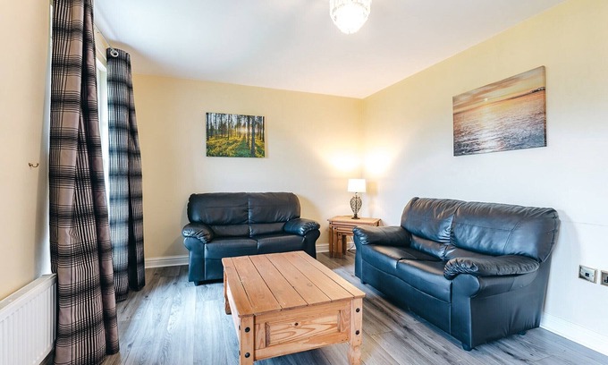 Eaton Mascott Cottage | 2 bedroom cottage for 4 guests, No Deposit