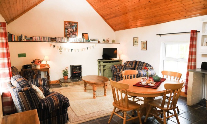 County Cavan Cottage | 2 Bedroom Cottage Wisteria Cottage in Ballyconnell