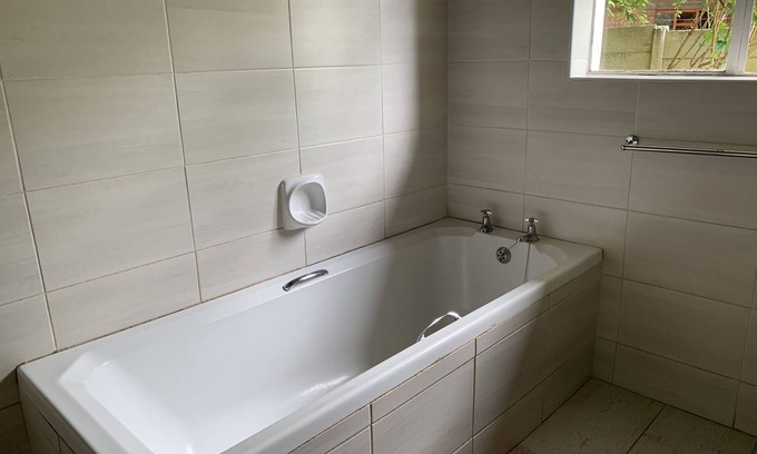 Greendale Cottage | 2 bedroom cottage in the leafy suburb of Greendale