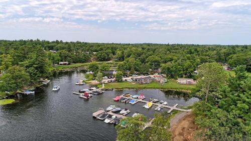 Gravenhurst House | 2 Bedroom Cottage Maple Ridge 9