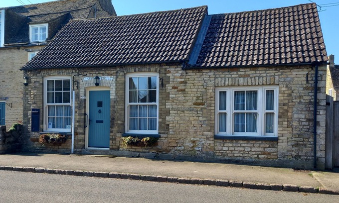 Market Overton Cottage | 2 Bedroom Cottage near Oakham, Rutland with 13A EV charging facility