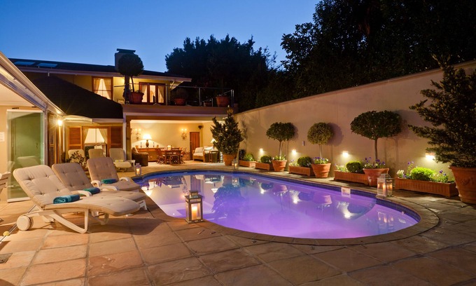Constantia Cottage | 2 Bedroom Cottage, spacious open plan living area in the heart of Constantia