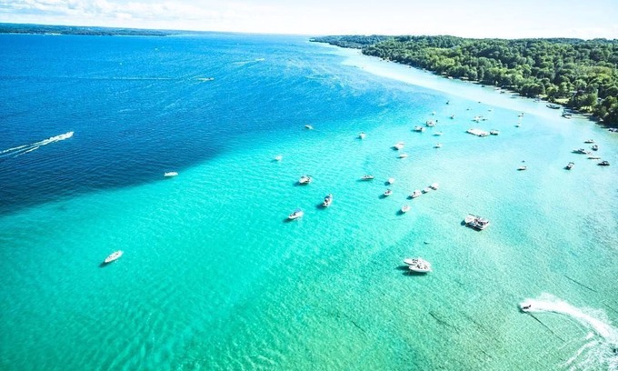 Eastport Cottage | 2-bedroom cottage sleeps 5 just a short walk to Torch Lake