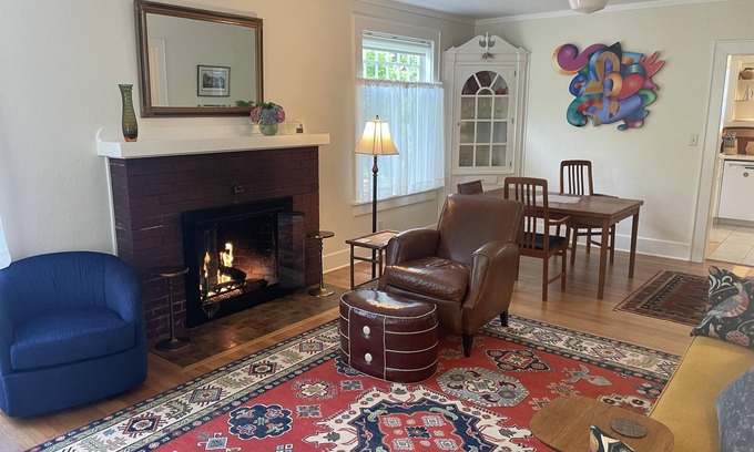 Corvallis Cottage | 2 Bedroom Cottage Vacation Rental Near OSU