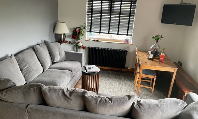 Stornoway Cottage | 2 Bedroom Cottage With Open Views To Rear