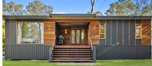 Chandler House | 2 Bedroom Cottage with Lagoon pool & spa