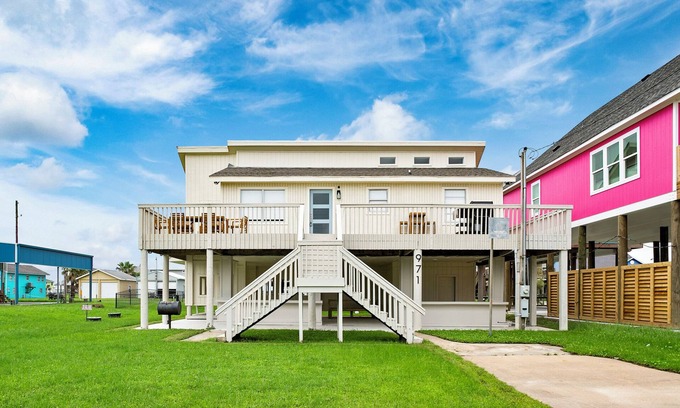 Crystal Beach House | 2-bedroom cozy house in fantastic Bolivar Peninsula!