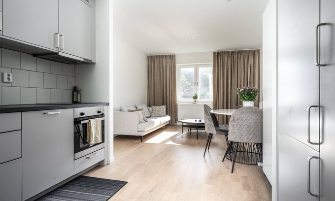 Appelviken Apartment | 2 Bedroom Cozy City Apartment in Bromma