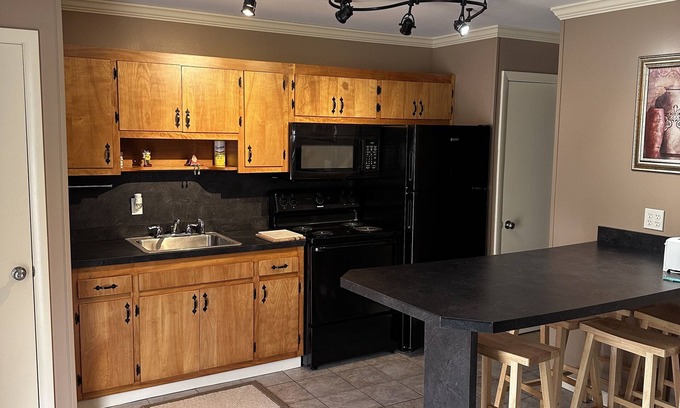 Stratton Condo | 2 Bedroom cozy condo #12