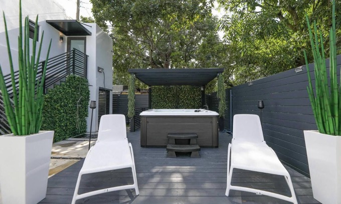 Buena Vista Apartment | 2 Bedroom Cozy Miami Villa w/Hot Tub - Walking distance to Wynwood Walls