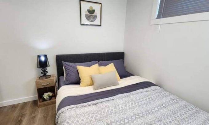 Saskatoon House | 2 Bedroom Cozy Suite in Rosewood