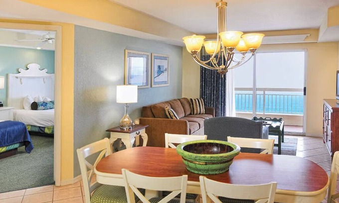Pompano Beach Resort | 2 Bedroom Deluxe Suite at Royal Vista Resort