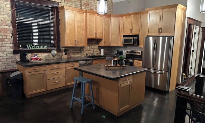 Moose Jaw Apartment | 2 BEDROOM, DESIRABLE LOCATION in the heart of downtown, close to all amenities.