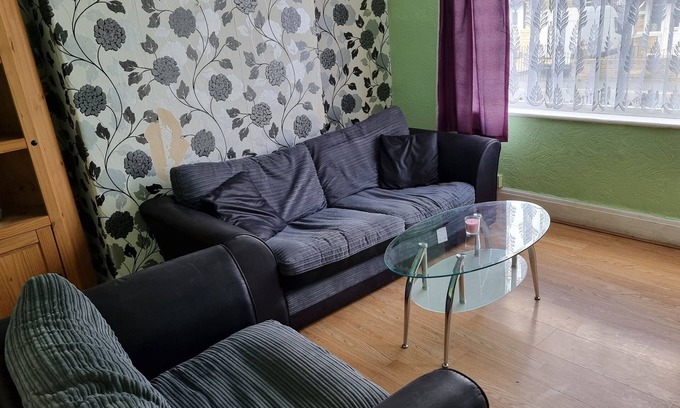 Bradford House | 2 bedroom ENTIRE HOUSE with private garden!