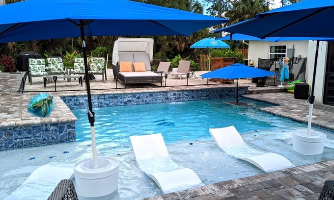 Valencia Lakes House | 2 Bedroom Family Guest House w Heated Saltwater Pool