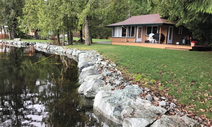 Mount Vernon House | 2+ bedroom family home on Lake Cavanaugh shores. Sleeps 6.