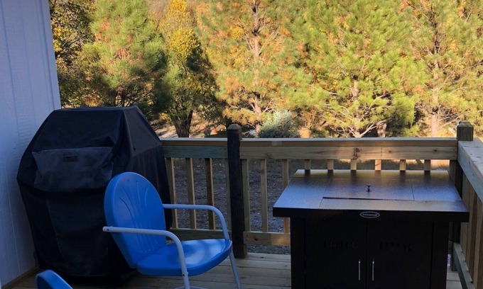 Mayhill Cabin | 2 Bedroom Family Mountain cabin that Sleeps 9 with Stunning Views