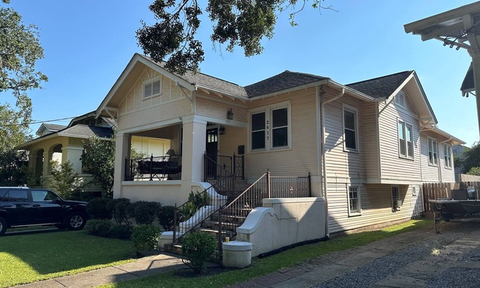 Audubon House | 2 Bedroom flat in nice uptown home. nGreat, safe, neighborhood near all.