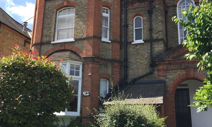 Wimbledon Apartment | 2 Bedroom Flat in Prime Wimbledon Village cul-de-sac location