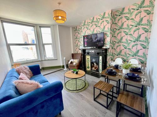 Askew Apartment | 2-Bedroom Flat with Free Wifi near Shepherds Bush, O2 Shepherds Bush Empire, Westfield, White City