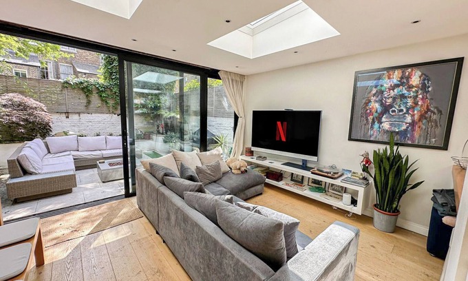 Addison Apartment | 2 Bedroom Flat with Private Patio & Firepit in Shepherds Bush near Hammersmith