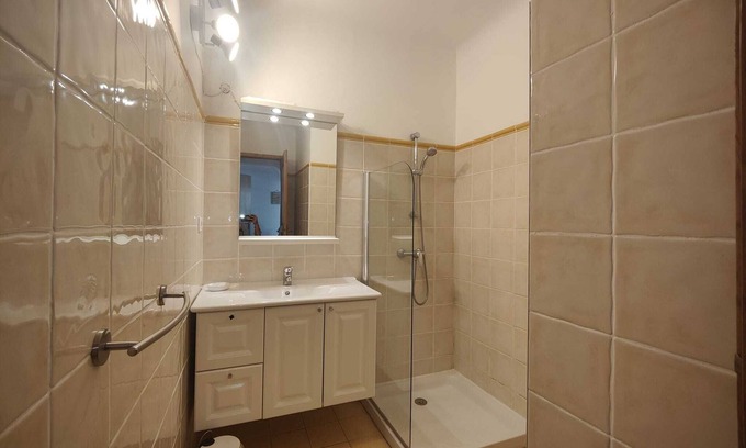 Les Salles-sur-Verdon House | 2-bedroom apartment with garden, 5-minute walk from Lac de Ste Croix.