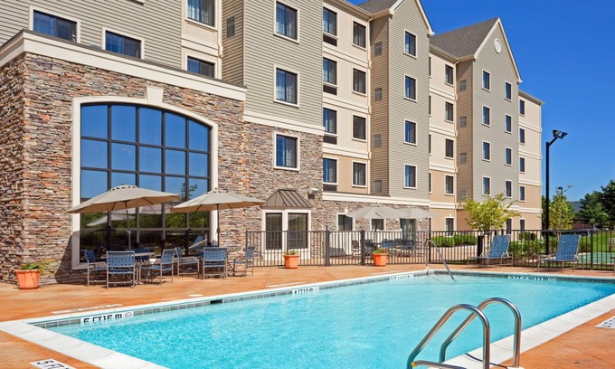 Concordville Condo | 2 Bedroom | Free Breakfast. Seasonal Outdoor Pool